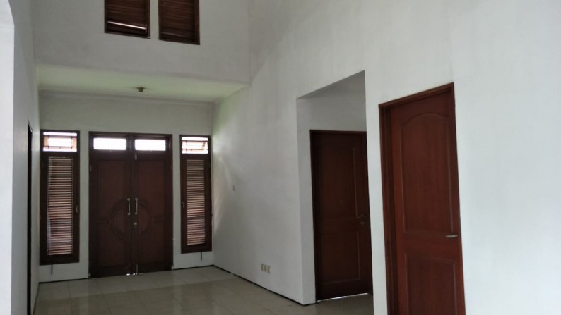 Disewakan Rumah Siap Huni, Strategis, dan Depan Taman @Taman Permata, Bintaro Sektor 9