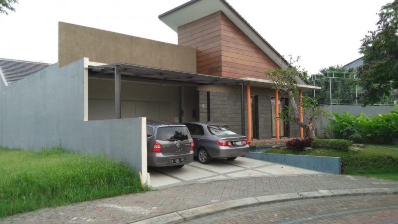 Rumah Mewah Desain Unik di Kota Baru Parahyangan