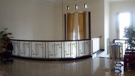 Rumah di Komplek Elit Puri Tirta Kencana Cicadas Ahmad Yani Bandung