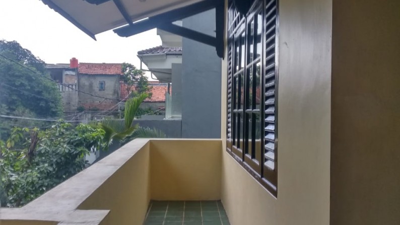 Rumah cantik siap huni di lebak  bulus