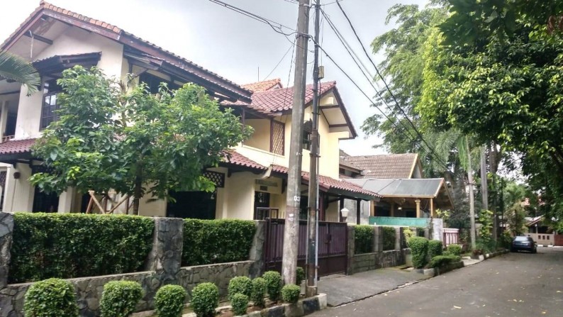 Rumah cantik siap huni di lebak  bulus