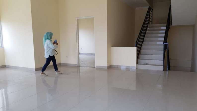 Rumah kost 100% baru, 3 lantai