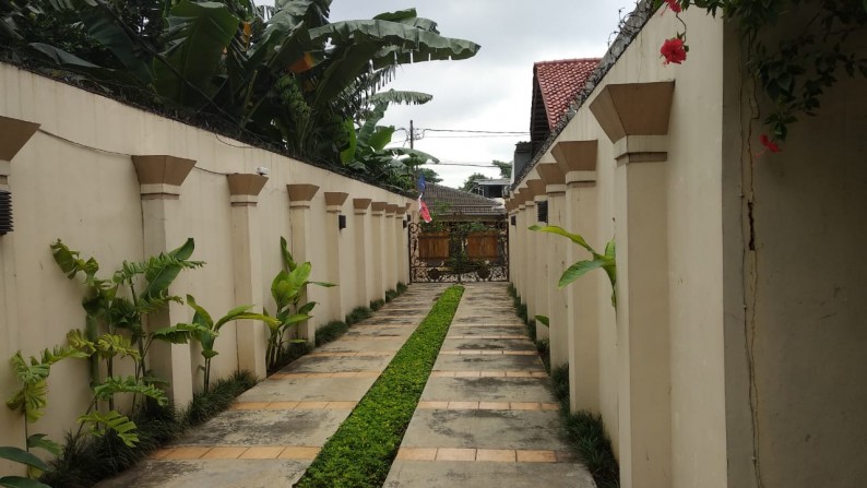  Rumah  Mewah  Tanah Luas  di  Ulujami