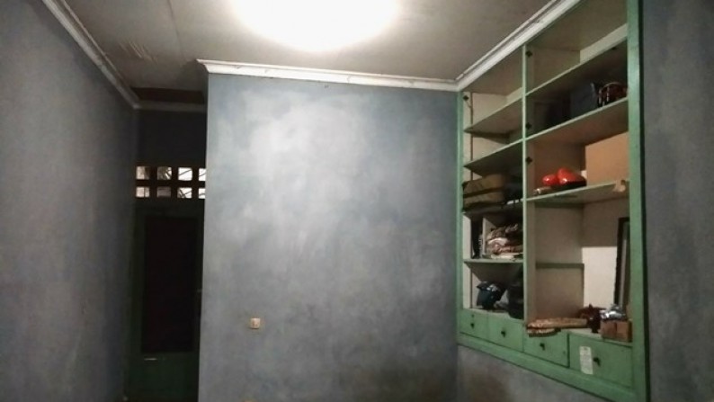 Ruang usaha/Kantor dgn  2 Ruangan terpisah harga 50Jt/thn di Jak-Sel