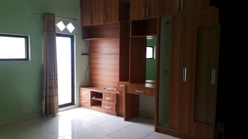 Disewakanl Rumah di JL. Madrid Selatan Palem semi - Karawaci Tangerang