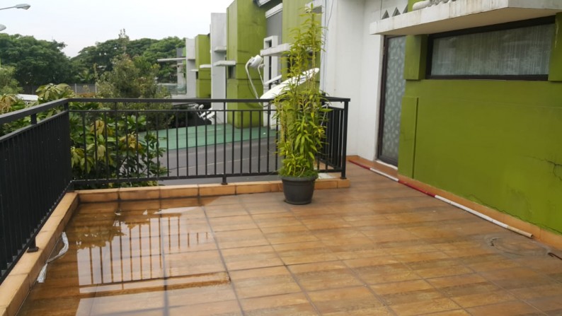 Disewakanl Rumah di JL. Madrid Selatan Palem semi - Karawaci Tangerang