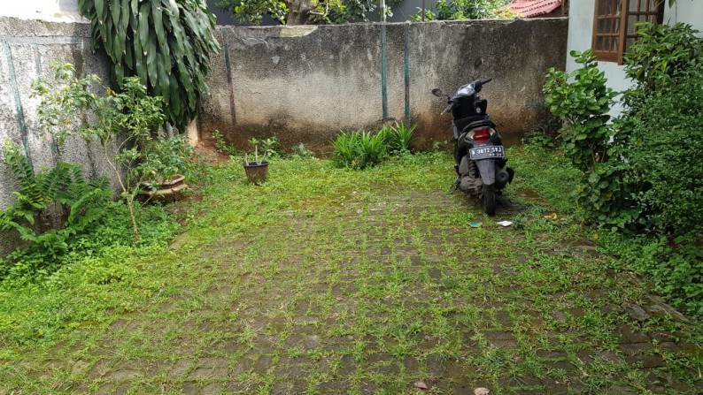 Rumah tua, cocok untuk kost2an, area perkantoran TB.Simatupang-Jakarta Selatan