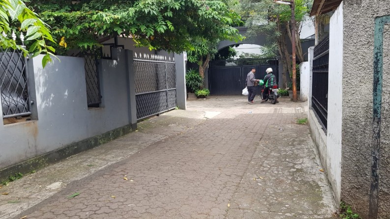 Rumah tua, cocok untuk kost2an, area perkantoran TB.Simatupang-Jakarta Selatan