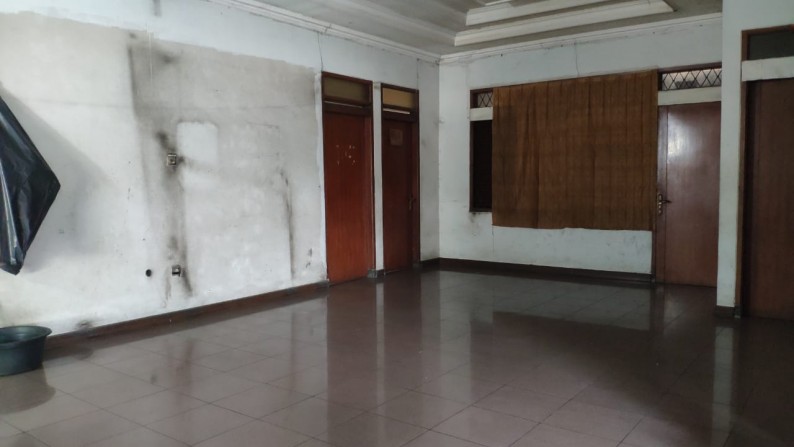 Showroom dan Rumah di Mainroad Tanjung Sari Dekat Kampus UNPAD