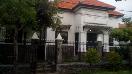 rumah daerah manyar bagus murah