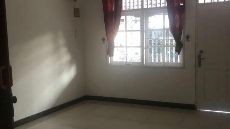 Dijual Rumah, nyaman dan lokasi strategis @Jl. Perkutut Bintaro Sektor 2