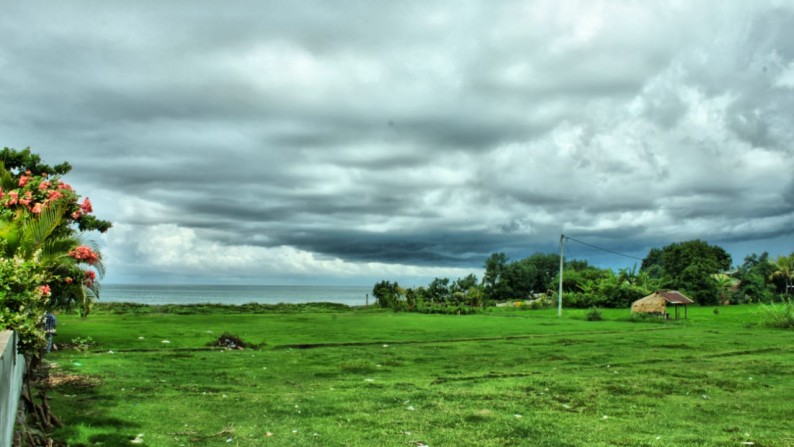 BEACHFRONT LAND AT LOKAPAKSA - SERIRIT , BALI