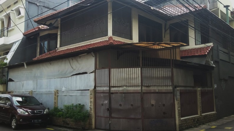 Rumah Hoek Besar di Tomang Jakarta Barat