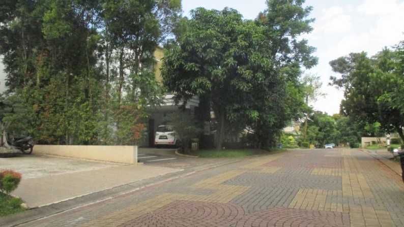 Dijual rumah salah satu Cluster terbaik di kawasan The Green, Fasum Club Couse