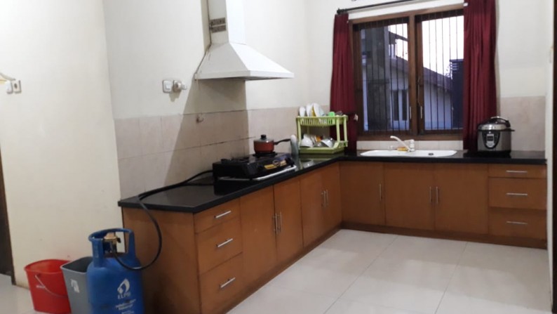 Dijual Villa 3 lantai di Villa Istana Bunga Lembang Bandung