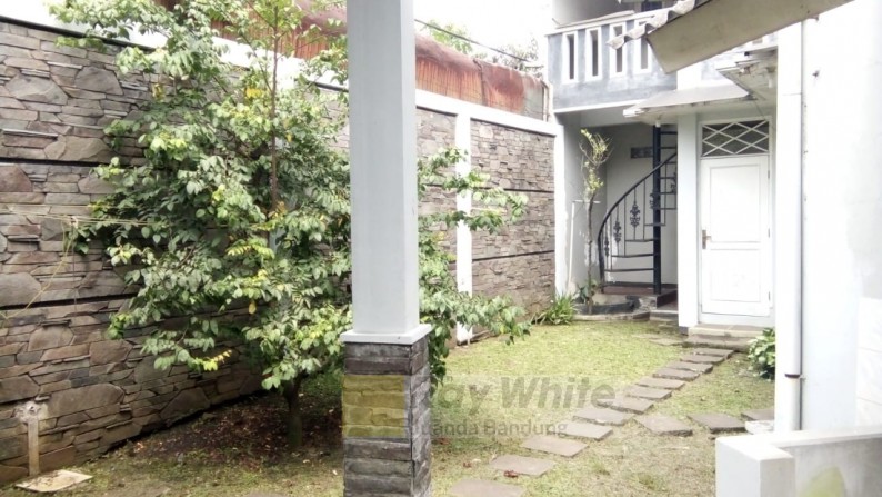 Rumah ngantong dalam komplek di Antapani