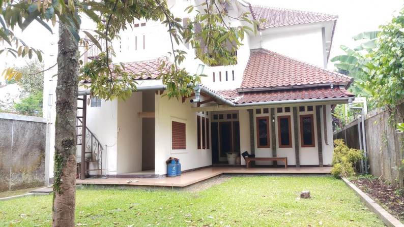 Rumah dengan halaman luas Gegerkalong, Bandung