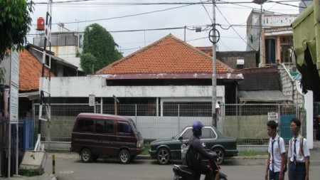 Rumah Lama di Lokasi Strategis Menteng Area Dijual