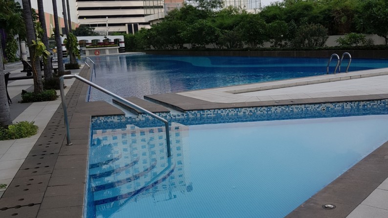 Disewakan Apartemen mewah harga murah di Kelapa Gading SUMMIT Tower Alpen 3 lt 23  dengan fasiltas kolam renang olympid.