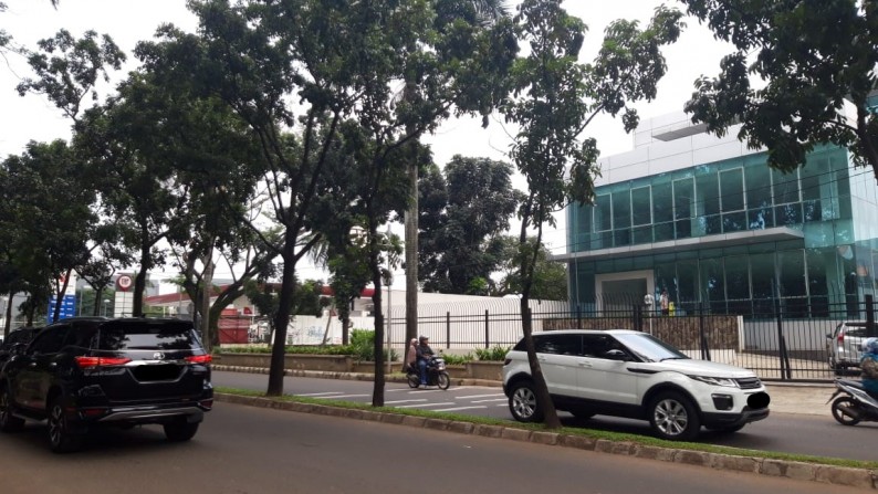 Gedung Siap Pakai, Lokasi Pinggir Jalan Raya Bintaro Utama