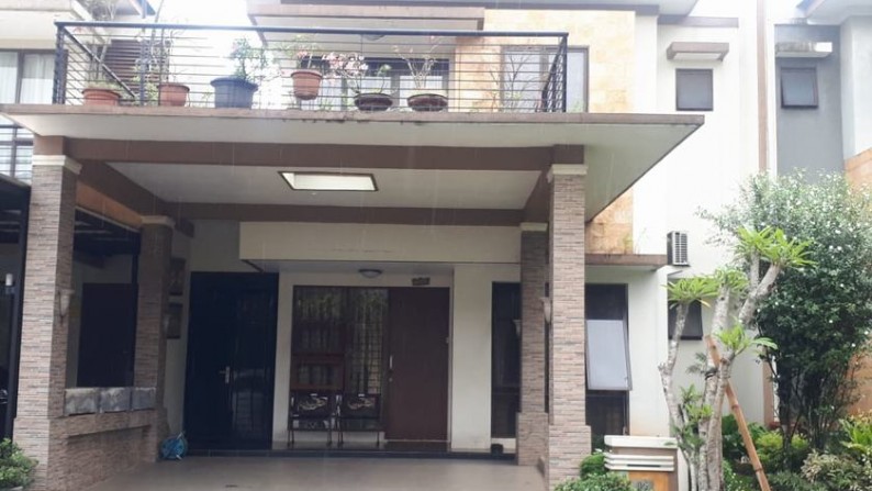 Dijual rumah strategis, dekat The Breeze BSD City, harga nego, siap huni