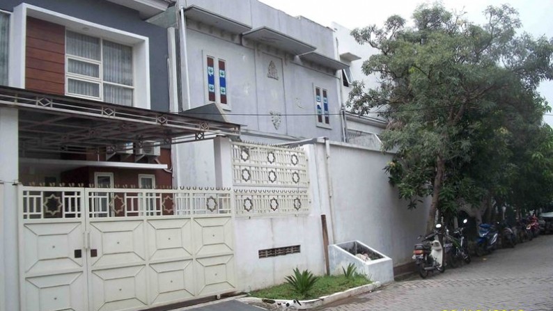 Rumah Antik di Pagesangan Baru, 1.5 Lantai, Lokasi Dekat Al-Akbar, Cocok untuk Kantor / Homestay, Siap Huni