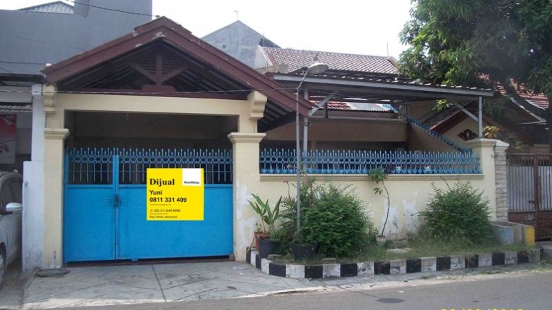 Jual Rumah 1.5 Lantai, Bagus + Terawat, Row Jalan depan Lebar, Siap Huni