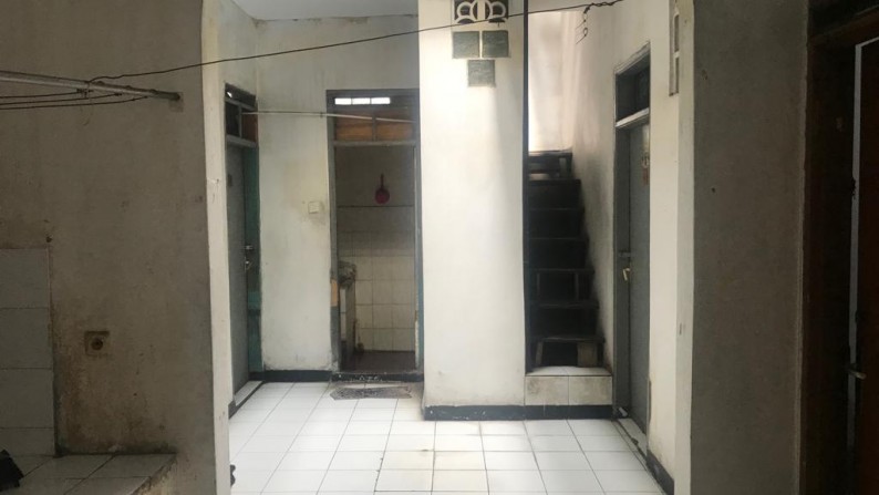 Rumah  10 kamar dekat Superindo Taman Kopo Indah