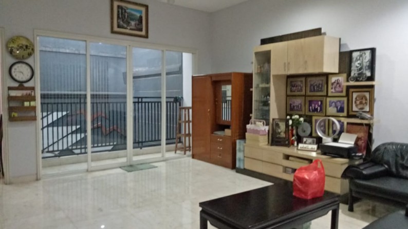 Dijual rumah bagus, lokasi bagus, di jalan utama