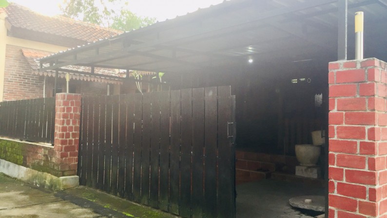 RUMAH DENGAN DESAIN KLASIK JAWA, DI DEKAT OMAH KECEBONG&POLSEK MLATI