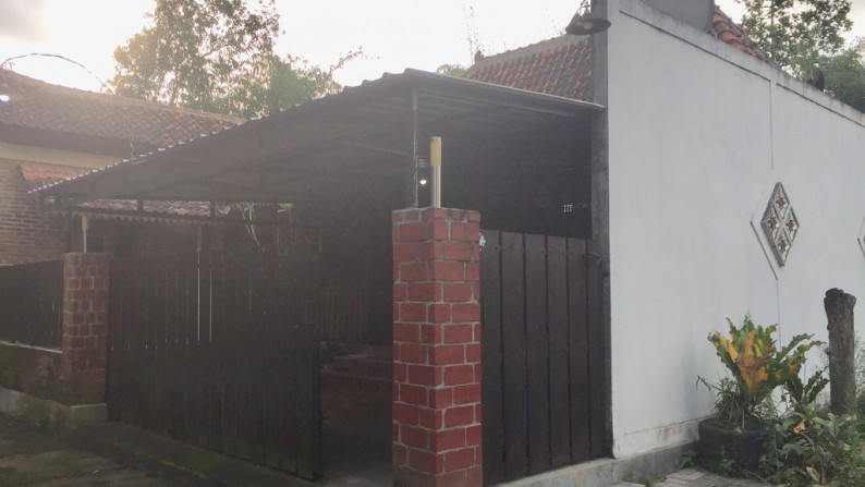 RUMAH DENGAN DESAIN KLASIK JAWA, DI DEKAT OMAH KECEBONG&POLSEK MLATI