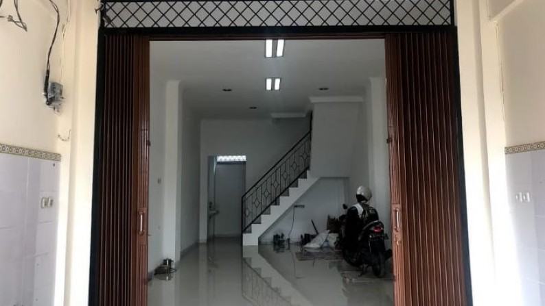 Rumah 3,5 Lantai ,Cocok untuk usaha Konveksi di Rawa Kepa Tomang Jakarta Barat