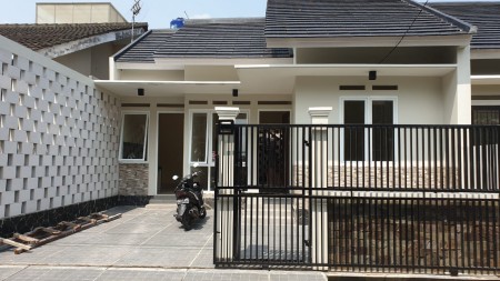 Dijual Rumah Di Jl Rajawali, Bukit Nusa Indah, Tangerang Selatan