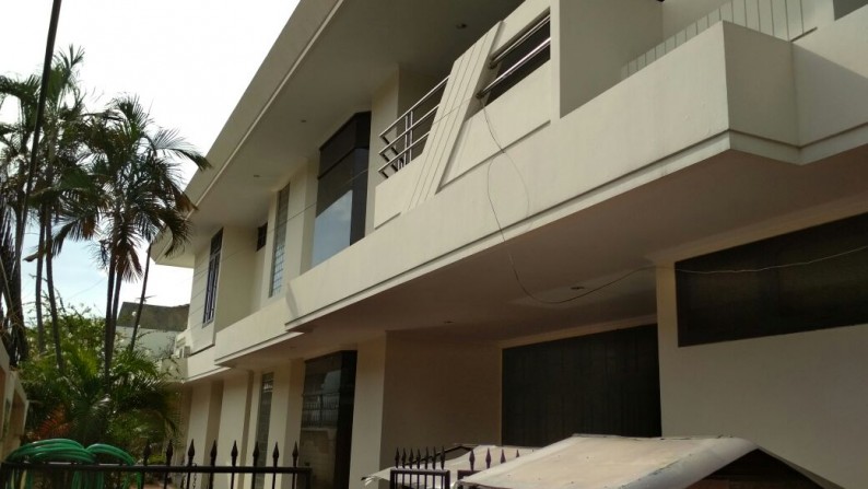 Rumah Jl Darma Husada Indah Utara. Surabaya Luas 20x50m2