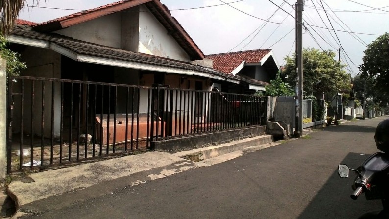 Rumah Tua, Cocok Untuk Invest, dan Strategis @Pondok Pucung Indah