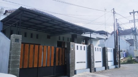 RUMAH TINGGAL MEWAH DI SETURAN DEKAT  UPN, YKPN, AMIKOM, UII