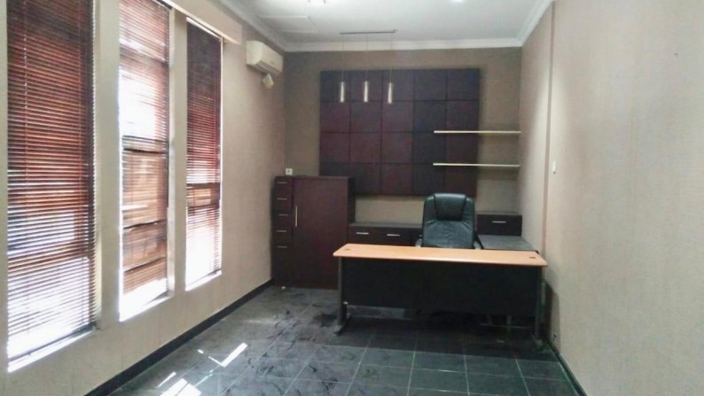 Lokasi strategis cocok untuk usaha / kantor