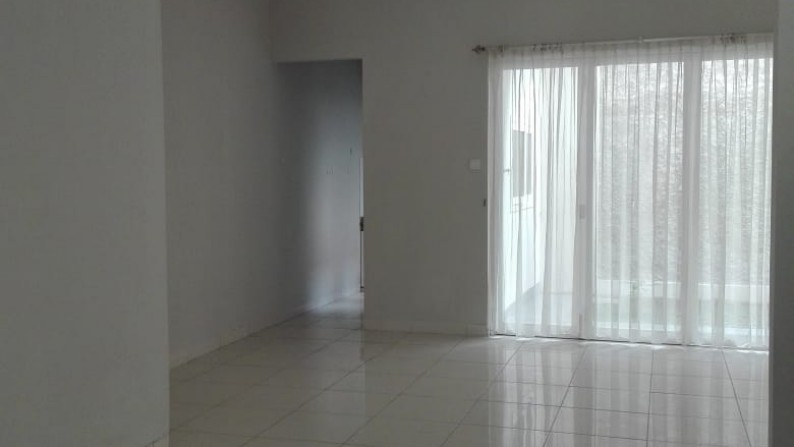 Disewakan Rumah Siap Huni, Sudah Renovasi, dan Hunian Nyaman @Emerald View, Bintaro