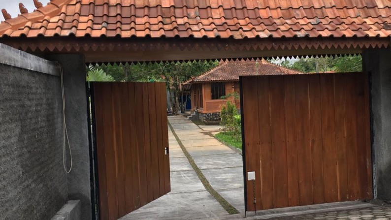 Dijual Rumah Dengan Arsitektur Jawa Di Jl Turi Sleman