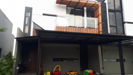 Rumah Baru, Dalam Cluster, Lingkungan Tenang Dan Nyaman Di Rempoa, Jakarta Selatan, Fully Furnished