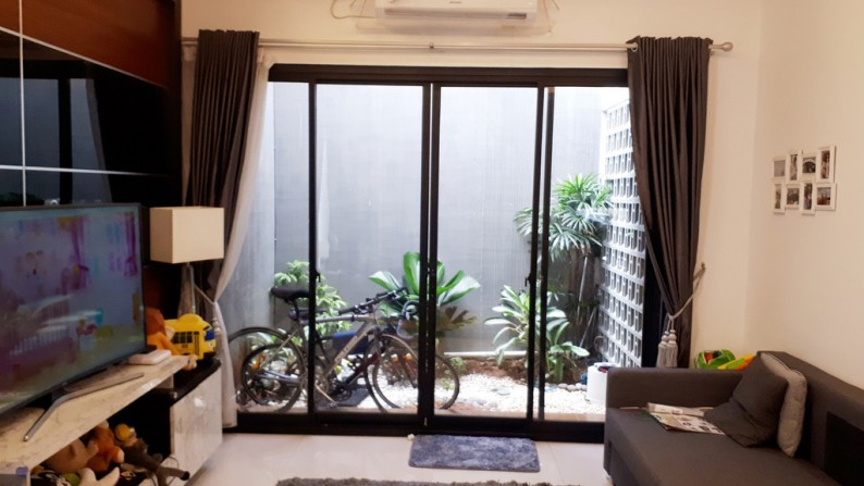 Rumah Baru, Dalam Cluster, Lingkungan Tenang Dan Nyaman Di Rempoa, Jakarta Selatan, Fully Furnished