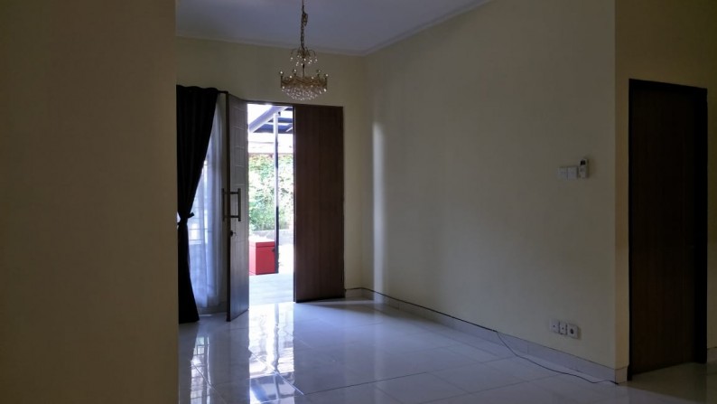 Disewakan Rumah Siap Huni, Nyaman, dan Hunian Asri @Emerald Garden, Bintaro