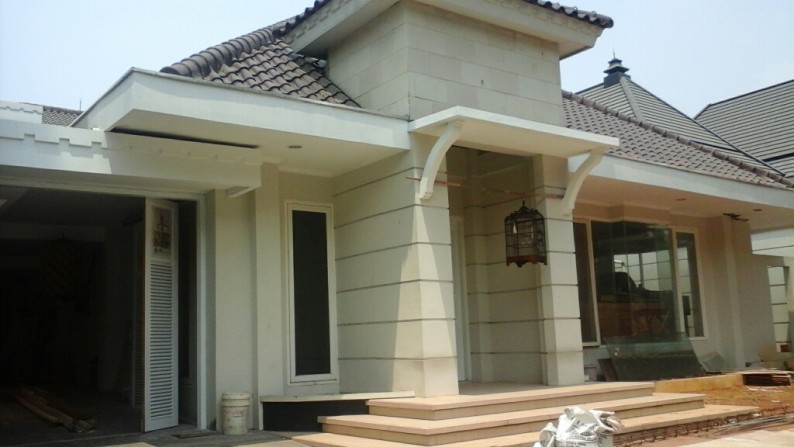 Rumah bagus di menteng Disewakan