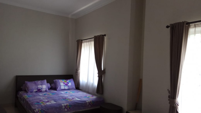 Disewakan Rumah Di JL. Beryl Timur Gading serpong Tangerang Selatan