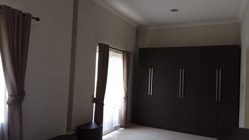 Disewakan Rumah Di JL. Beryl Timur Gading serpong Tangerang Selatan