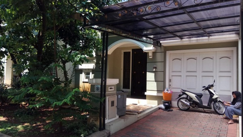 Disewakan Rumah Di JL. Beryl Timur Gading serpong Tangerang Selatan