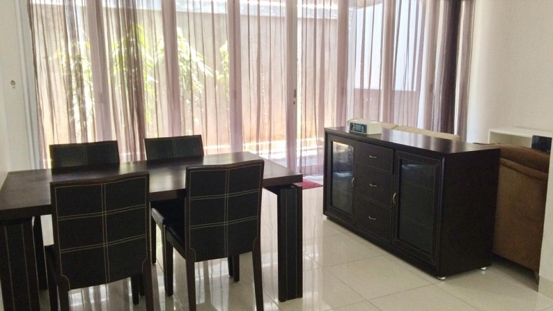 Rumah standar 2 lantai,semi furnished di Sektor 9