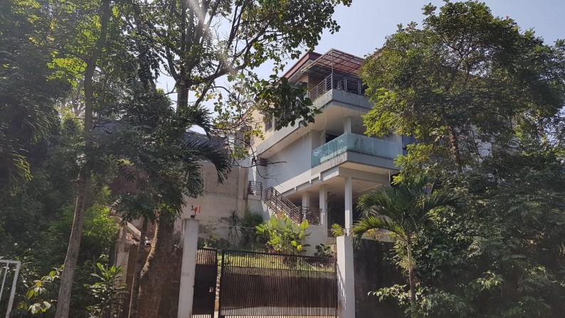 Dijual Rumah Tinggal 4 lantai di Citra Green Dago Bandung