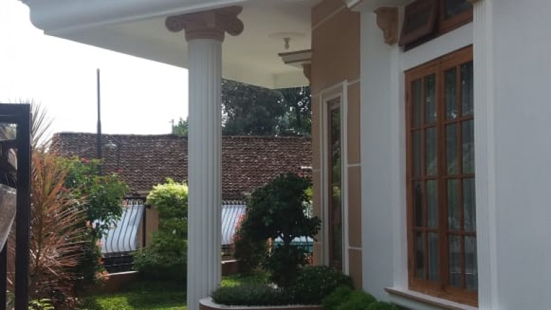 RUMAH MEWAH CLASIC MODERN POSISI HOOK, DI JL RANDUSARI, KALASAN.