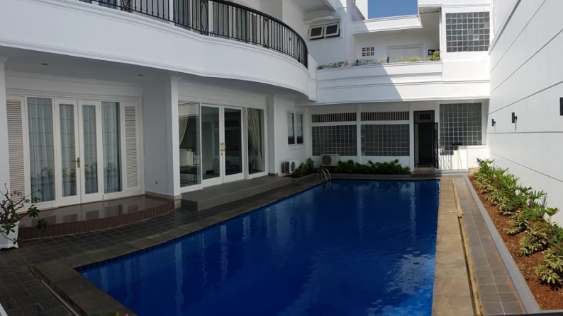 For Rent Luxury House at Pondok Indah Near To Jakarta International School.. Good Location...